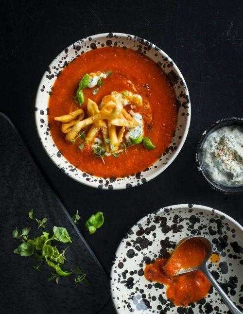 Tomatsoppa med friterad pasta