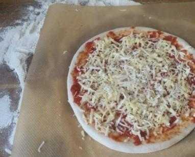 Perfekt pizza på kalljäst deg, som hos pizzabagaren